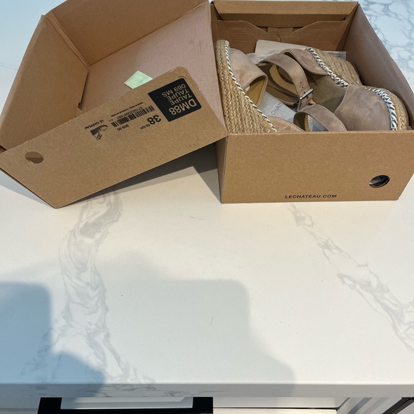 Le Château Taupe Espadrille Closed Toe Wedge Heel Sandals - Brand New in Box - Picture 3 of 6